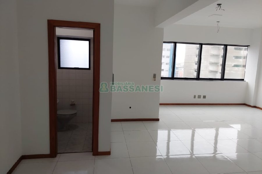 Sala com 48m², no bairro Centro em Caxias do Sul para Comprar