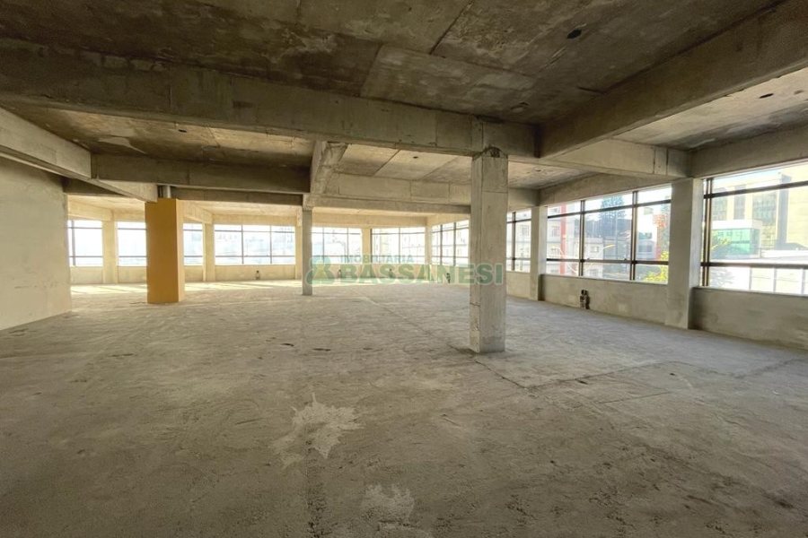 Sala com 600m², no bairro Centro em Caxias do Sul para Alugar
