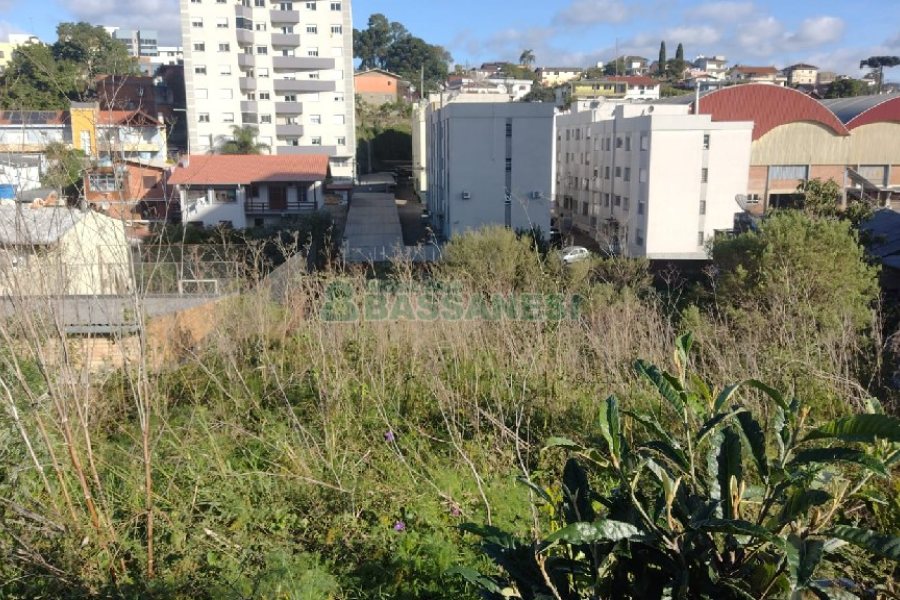 Terreno com 1447m², no bairro Rio Branco em Caxias do Sul para Comprar
