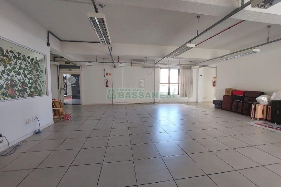 Sala com 430m², no bairro Centro em Caxias do Sul para Alugar
