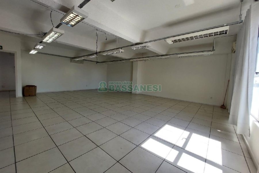 Sala com 430m², no bairro Centro em Caxias do Sul para Alugar