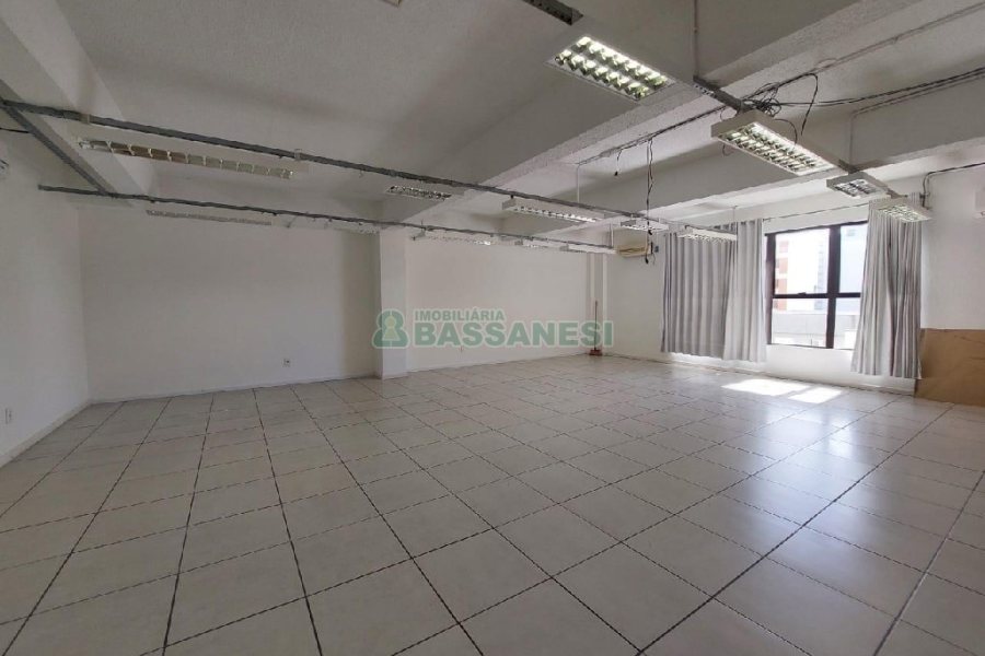 Sala com 430m², no bairro Centro em Caxias do Sul para Alugar