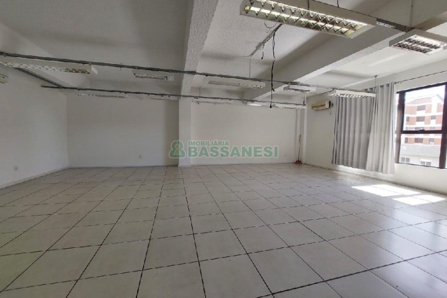 Sala com 430m², no bairro Centro em Caxias do Sul para Alugar