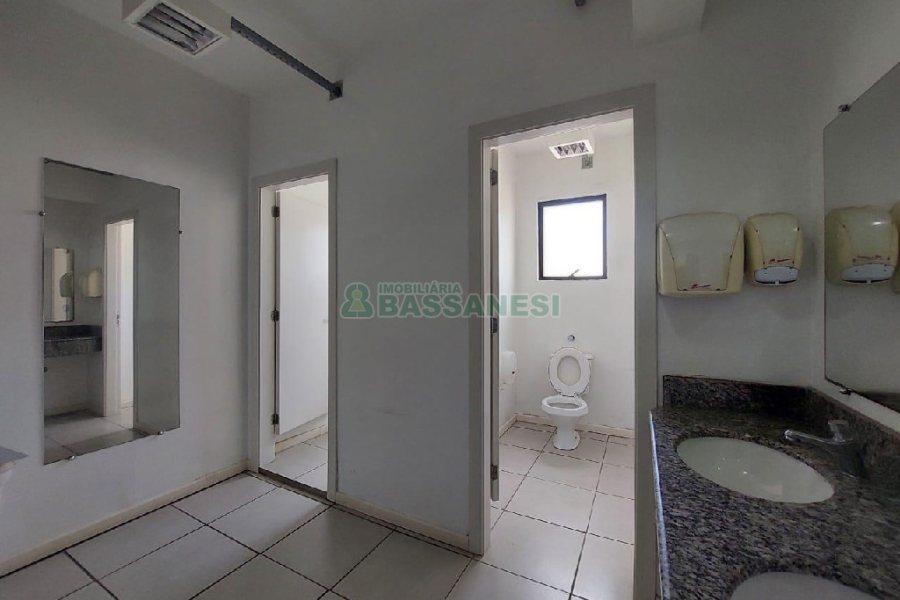 Sala com 430m², no bairro Centro em Caxias do Sul para Alugar