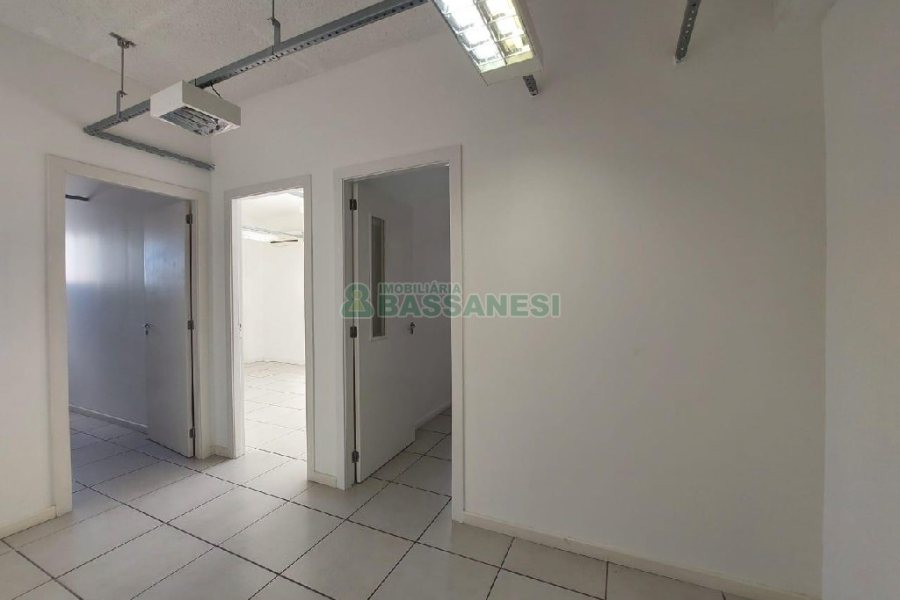 Sala com 430m², no bairro Centro em Caxias do Sul para Alugar