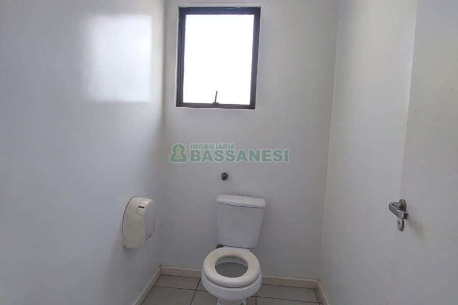 Sala com 430m², no bairro Centro em Caxias do Sul para Alugar
