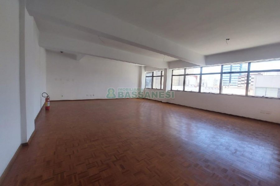 Sala com 430m², no bairro Centro em Caxias do Sul para Alugar