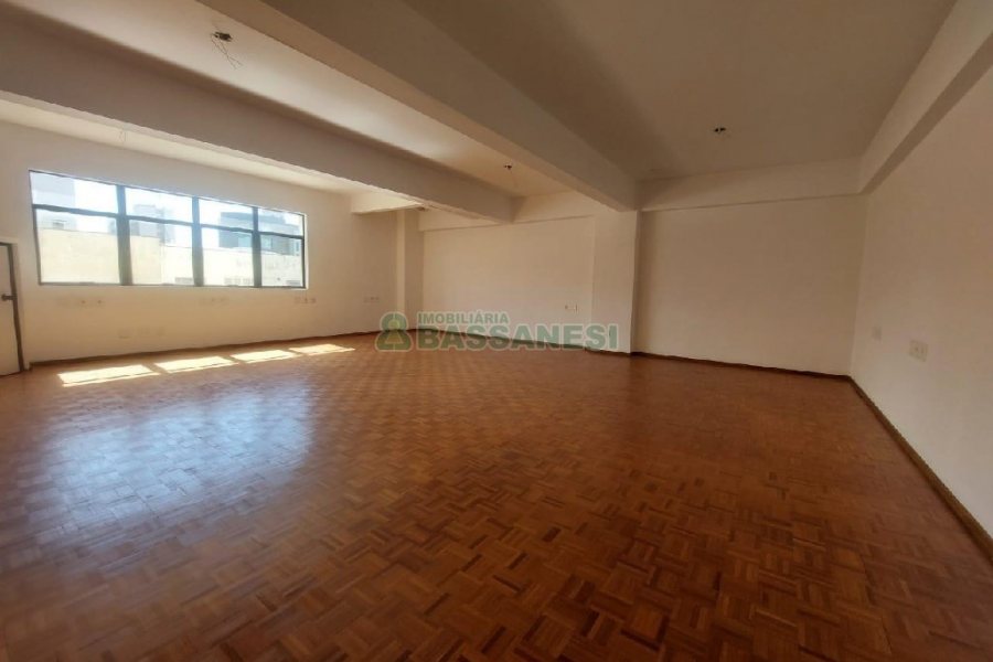 Sala com 430m², no bairro Centro em Caxias do Sul para Alugar
