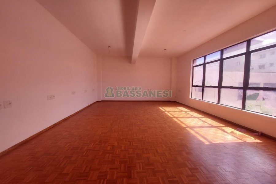 Sala com 430m², no bairro Centro em Caxias do Sul para Alugar