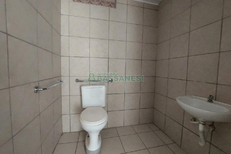 Sala com 430m², no bairro Centro em Caxias do Sul para Alugar