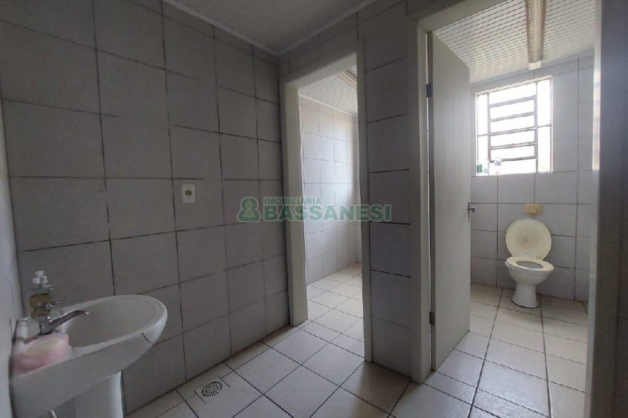 Sala com 430m², no bairro Centro em Caxias do Sul para Alugar