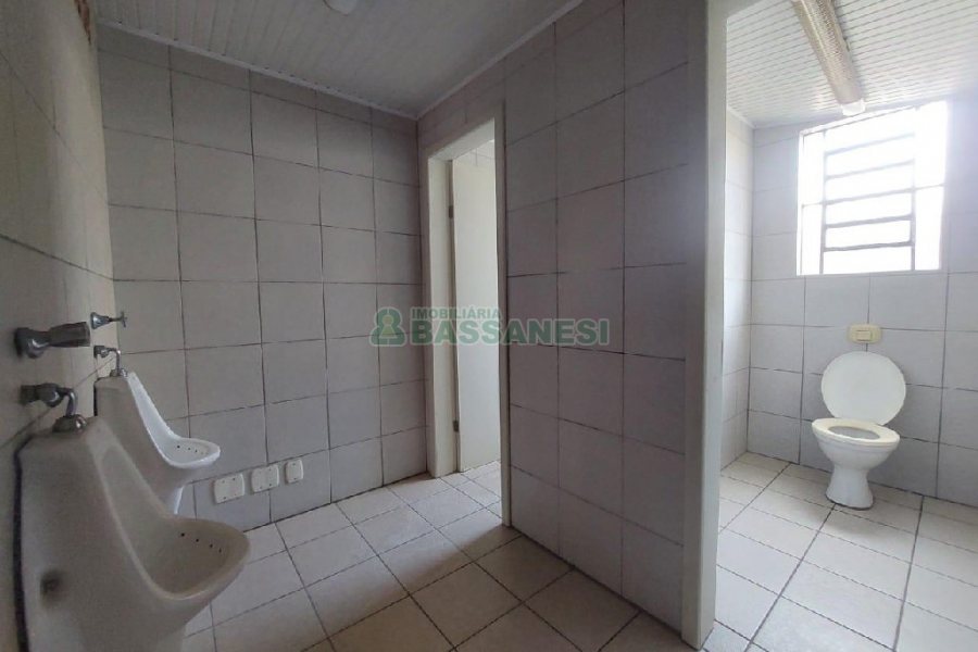 Sala com 430m², no bairro Centro em Caxias do Sul para Alugar