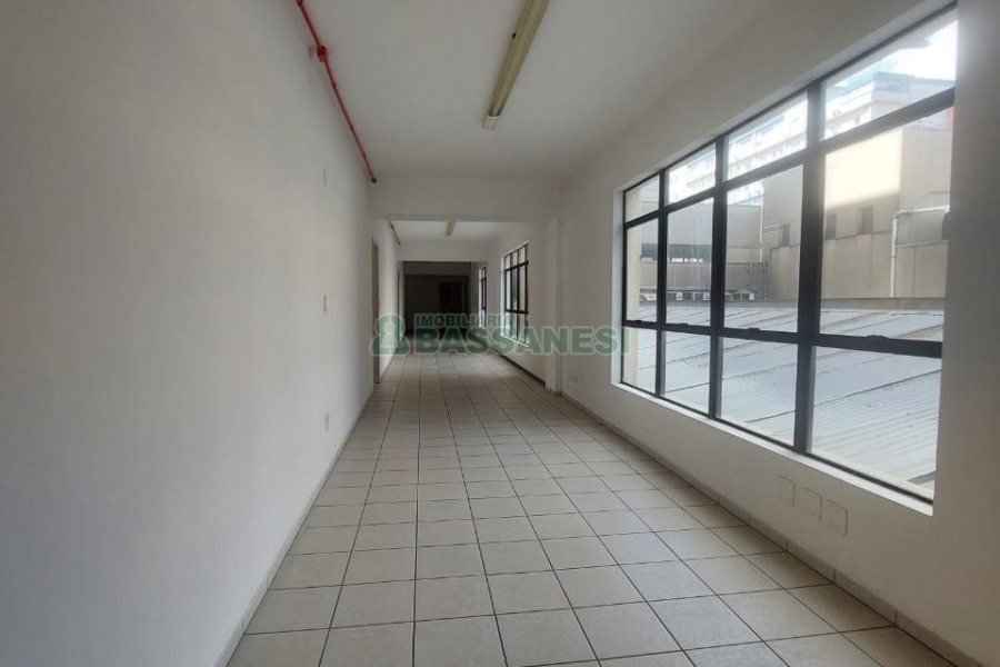 Sala com 430m², no bairro Centro em Caxias do Sul para Alugar