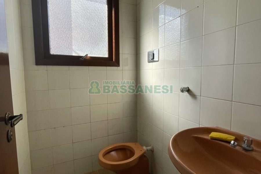 Loja com 500m², no bairro Medianeira em Caxias do Sul para Alugar