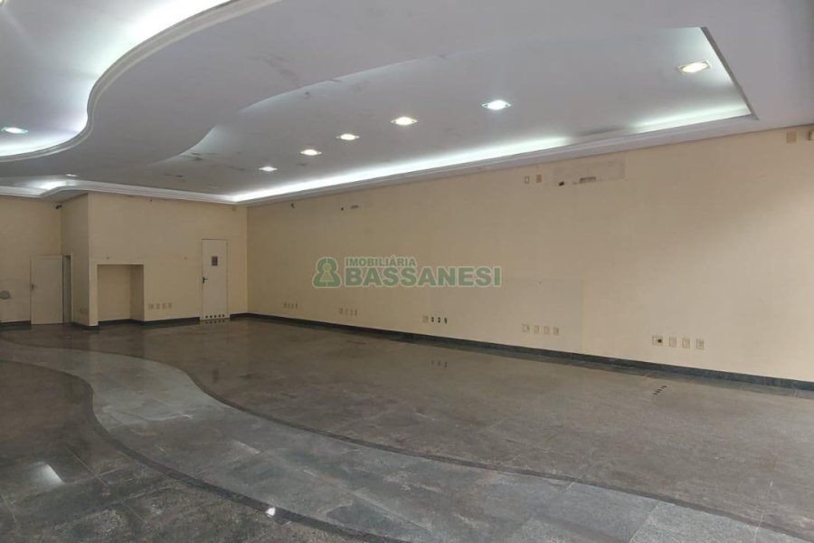Loja com 780m², no bairro Centro em Caxias do Sul para Alugar ou Comprar
