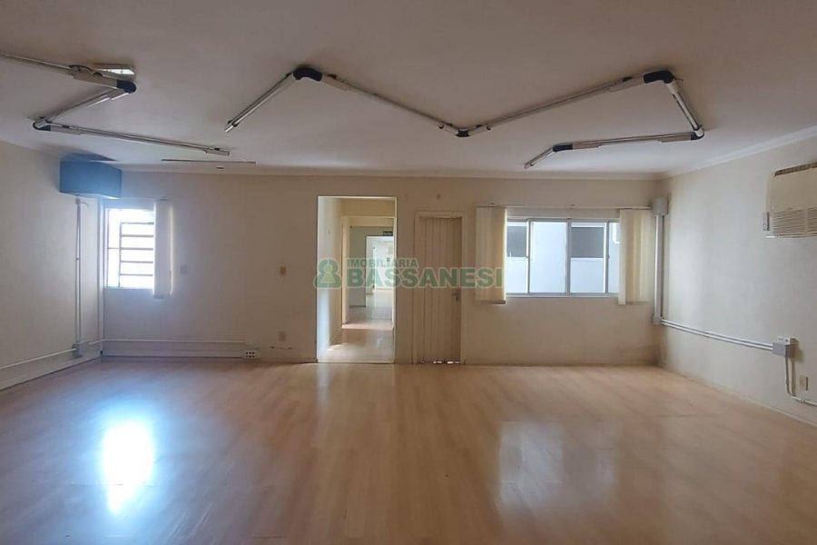 Loja com 780m², no bairro Centro em Caxias do Sul para Alugar ou Comprar