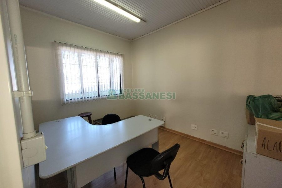 Casa Comercial com 160m², no bairro Santa Catarina em Caxias do Sul para Alugar