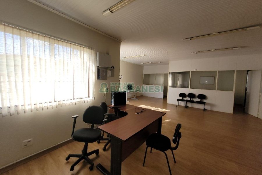 Casa Comercial com 160m², no bairro Santa Catarina em Caxias do Sul para Alugar