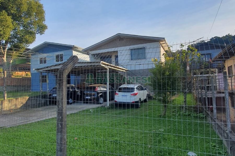 Casa com 128m², 3 dormitórios, 3 vagas, no bairro Desvio Rizzo em Caxias do Sul para Comprar