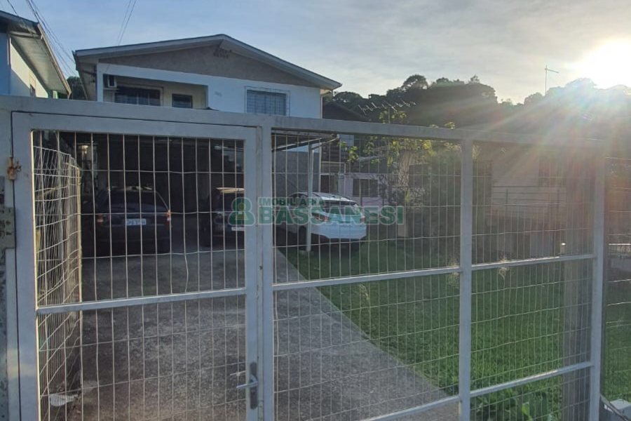 Casa com 128m², 3 dormitórios, 3 vagas, no bairro Desvio Rizzo em Caxias do Sul para Comprar