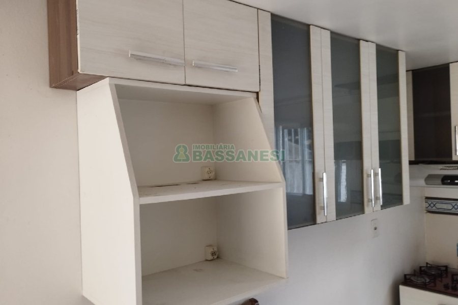 Casa com 77m², 2 dormitórios, 1 vaga, no bairro Salgado Filho em Caxias do Sul para Comprar