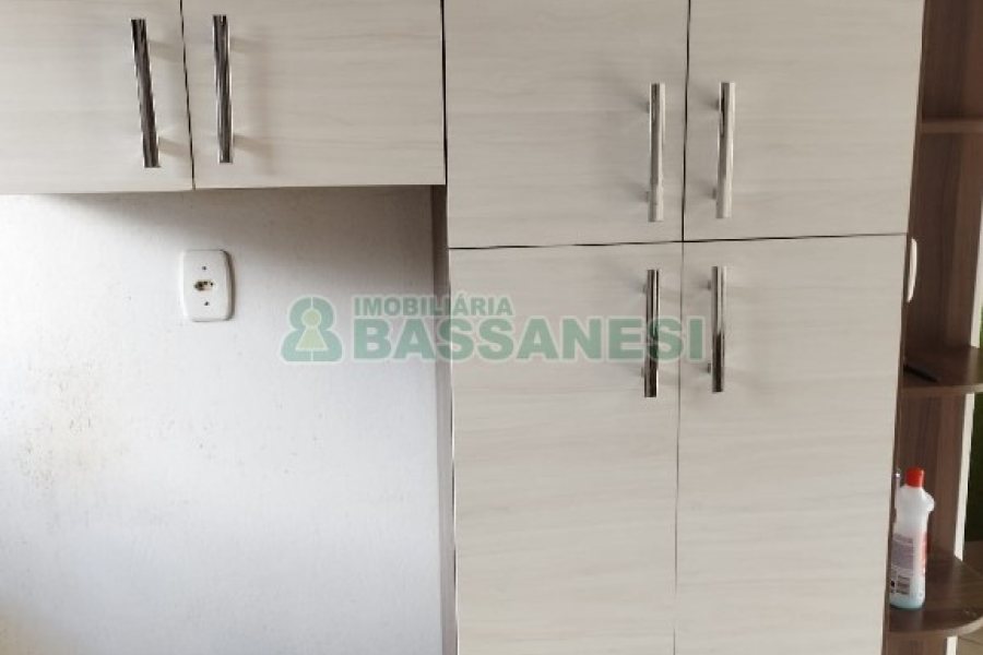 Casa com 77m², 2 dormitórios, 1 vaga, no bairro Salgado Filho em Caxias do Sul para Comprar