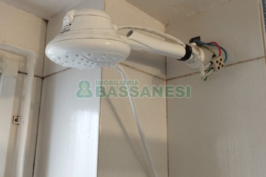 Casa com 77m², 2 dormitórios, 1 vaga, no bairro Salgado Filho em Caxias do Sul para Comprar