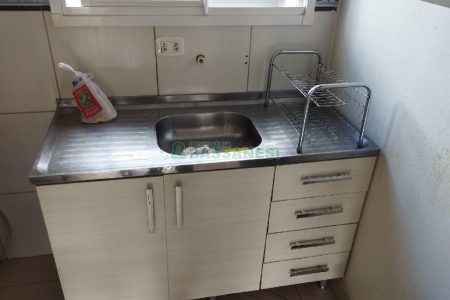 Casa com 77m², 2 dormitórios, 1 vaga, no bairro Salgado Filho em Caxias do Sul para Comprar