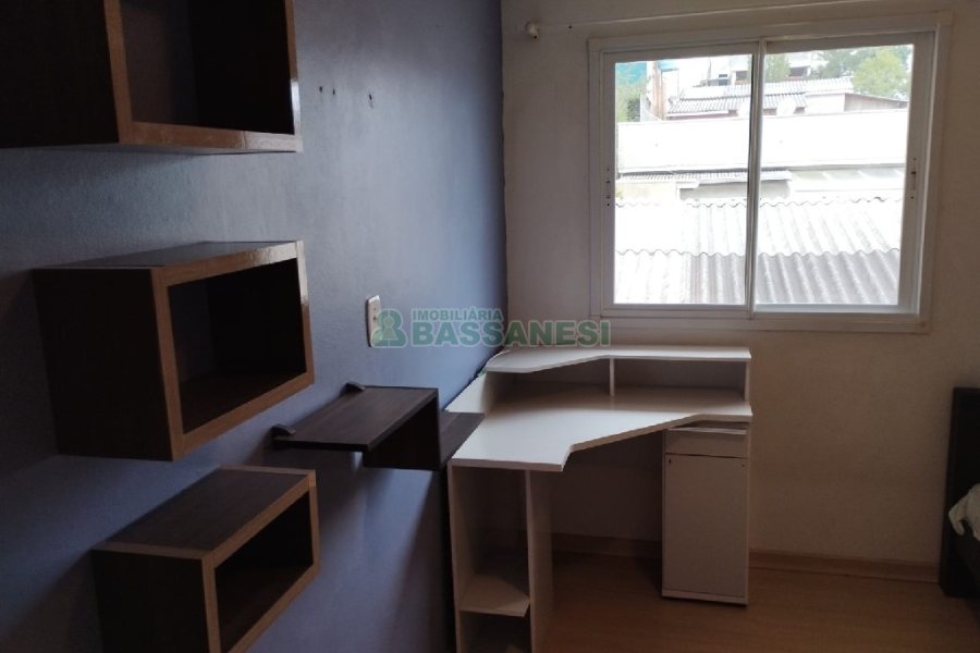 Casa com 77m², 2 dormitórios, 1 vaga, no bairro Salgado Filho em Caxias do Sul para Comprar