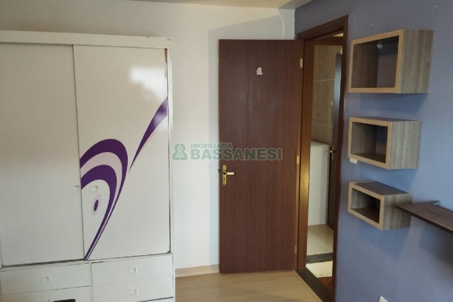 Casa com 77m², 2 dormitórios, 1 vaga, no bairro Salgado Filho em Caxias do Sul para Comprar