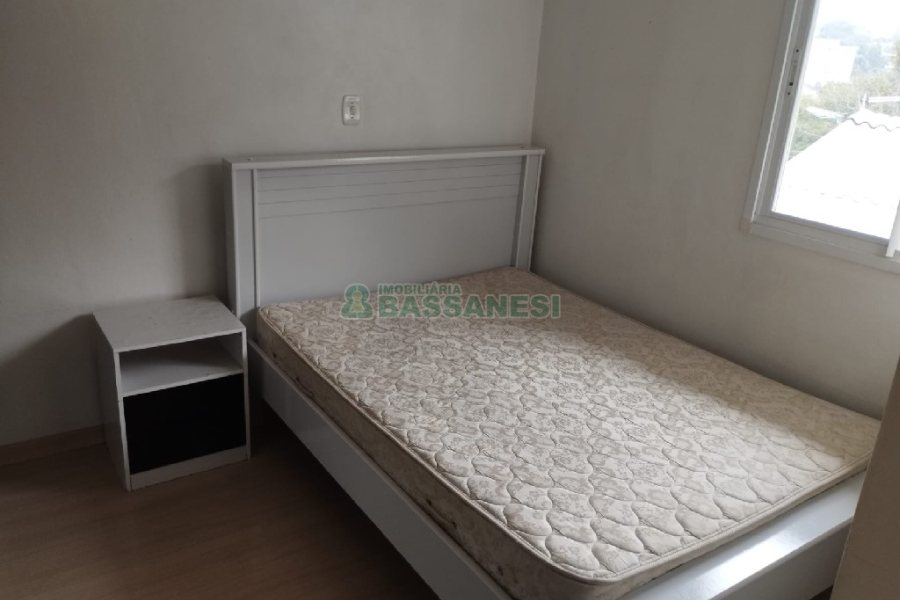 Casa com 77m², 2 dormitórios, 1 vaga, no bairro Salgado Filho em Caxias do Sul para Comprar