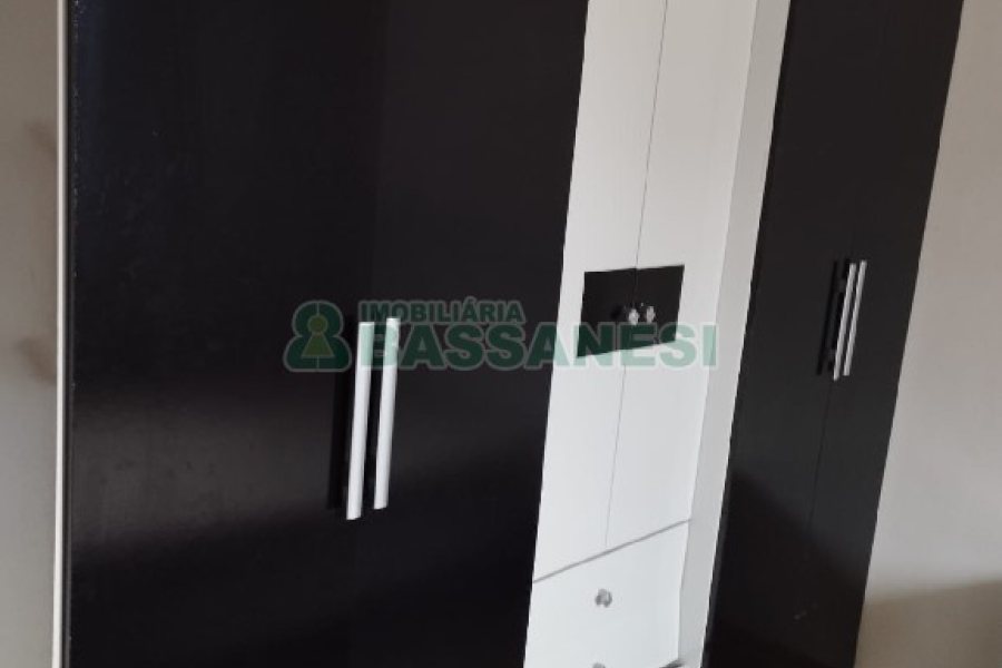 Casa com 77m², 2 dormitórios, 1 vaga, no bairro Salgado Filho em Caxias do Sul para Comprar