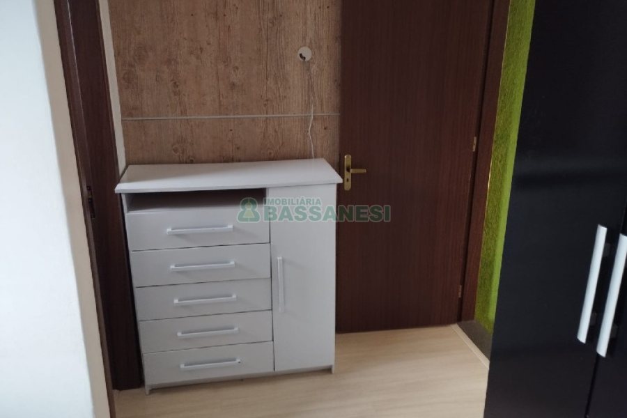 Casa com 77m², 2 dormitórios, 1 vaga, no bairro Salgado Filho em Caxias do Sul para Comprar