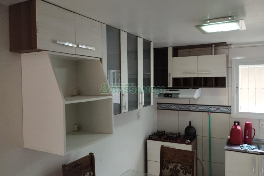 Casa com 77m², 2 dormitórios, 1 vaga, no bairro Salgado Filho em Caxias do Sul para Comprar