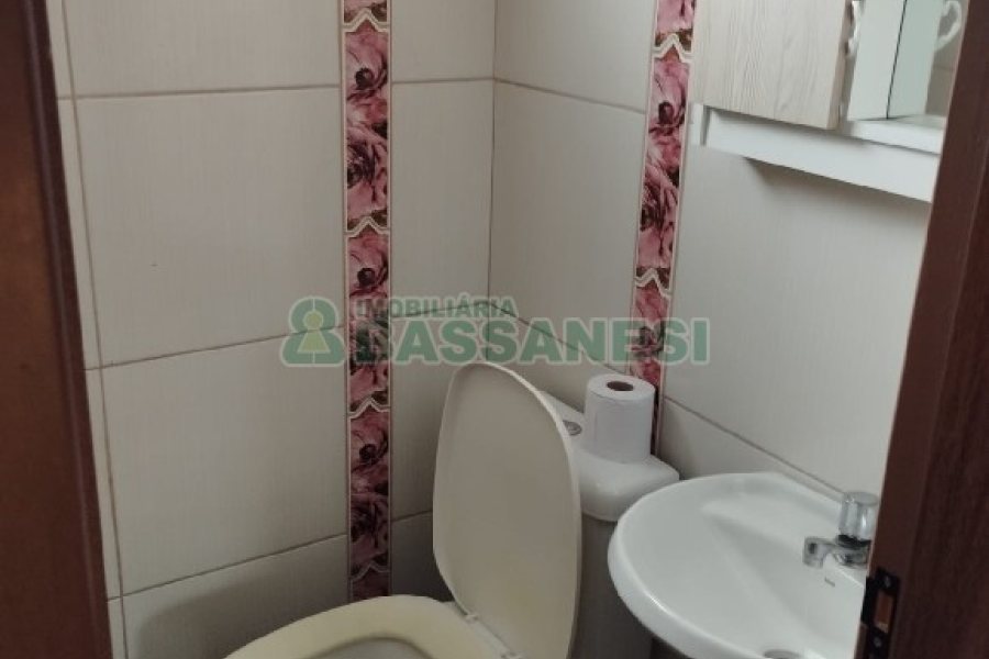 Casa com 77m², 2 dormitórios, 1 vaga, no bairro Salgado Filho em Caxias do Sul para Comprar