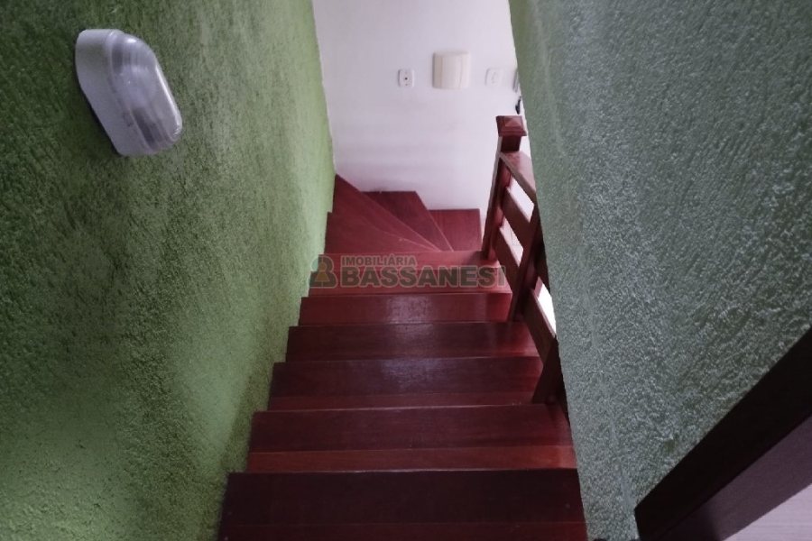 Casa com 77m², 2 dormitórios, 1 vaga, no bairro Salgado Filho em Caxias do Sul para Comprar
