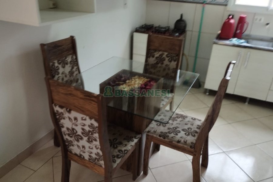 Casa com 77m², 2 dormitórios, 1 vaga, no bairro Salgado Filho em Caxias do Sul para Comprar