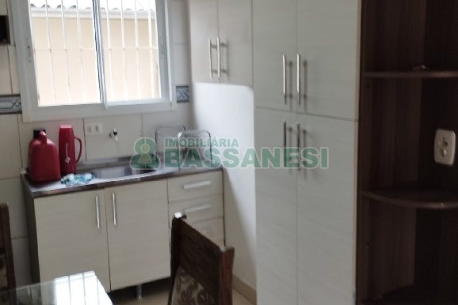 Casa com 77m², 2 dormitórios, 1 vaga, no bairro Salgado Filho em Caxias do Sul para Comprar