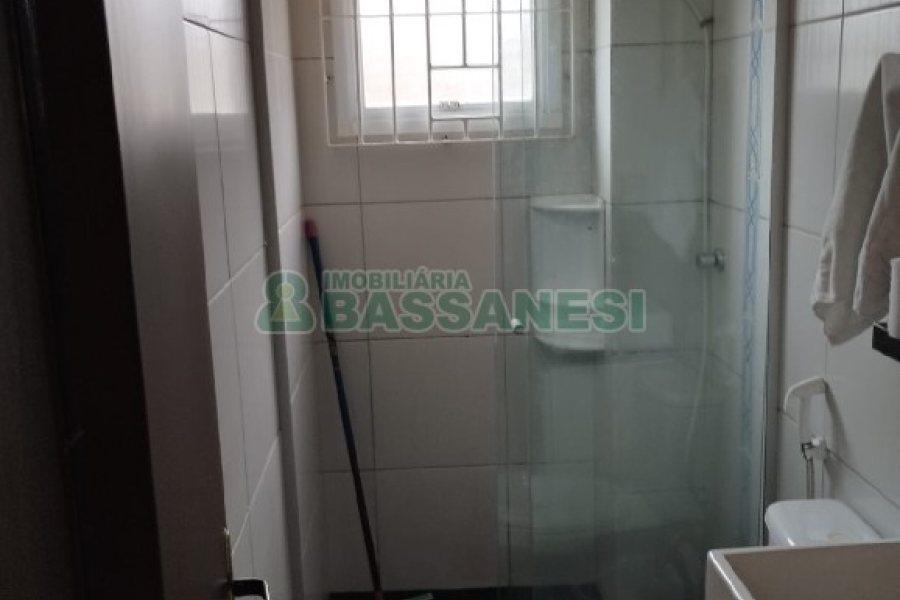 Casa com 77m², 2 dormitórios, 1 vaga, no bairro Salgado Filho em Caxias do Sul para Comprar