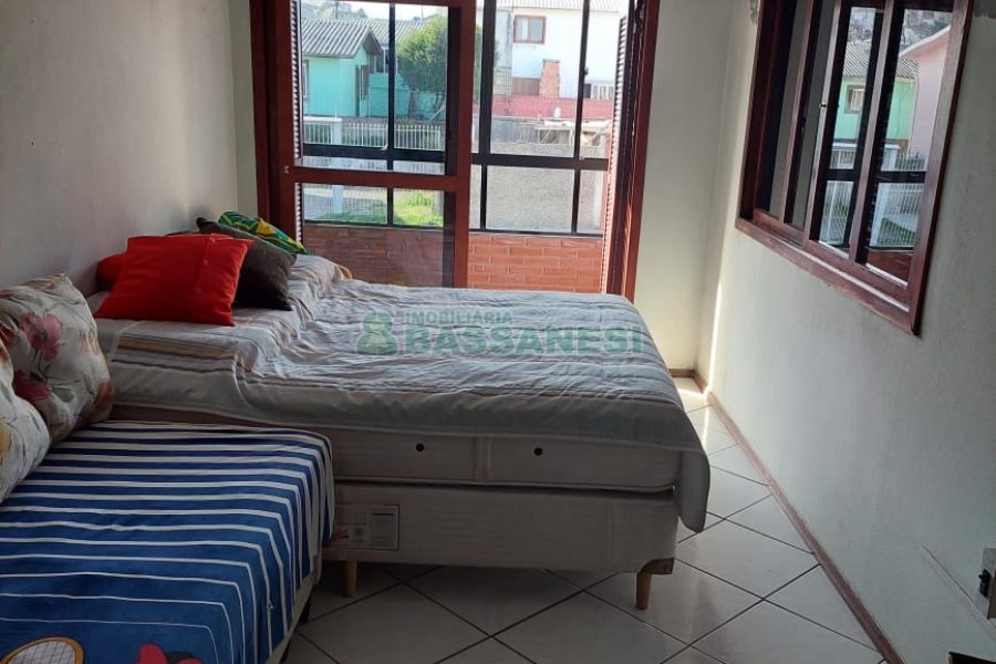 Casa com 256m², 5 dormitórios, 1 vaga, no bairro Esplanada em Caxias do Sul para Comprar