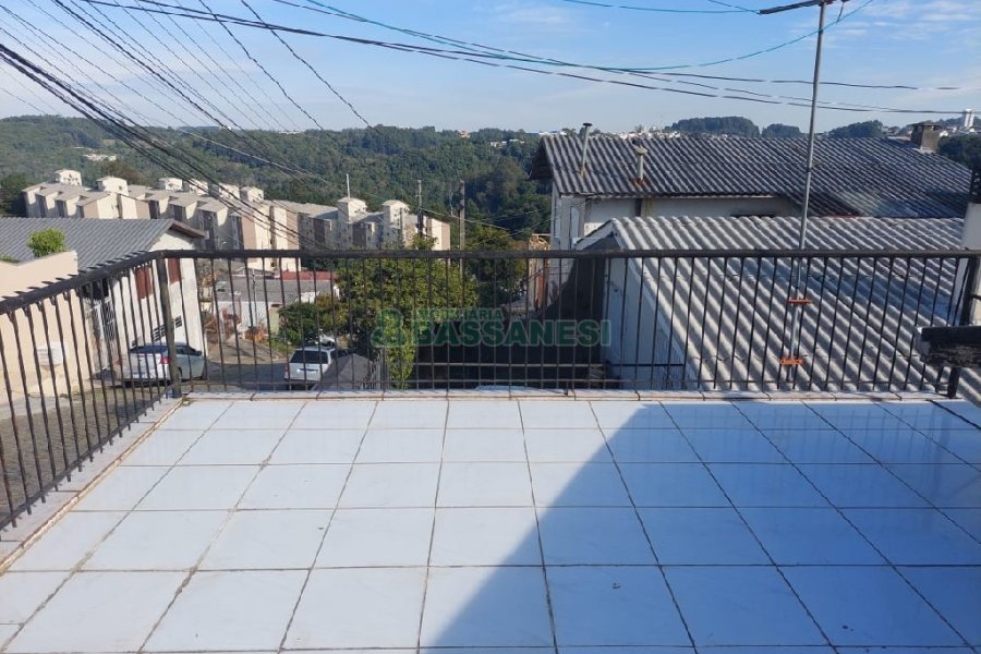 Casa com 256m², 5 dormitórios, 1 vaga, no bairro Esplanada em Caxias do Sul para Comprar