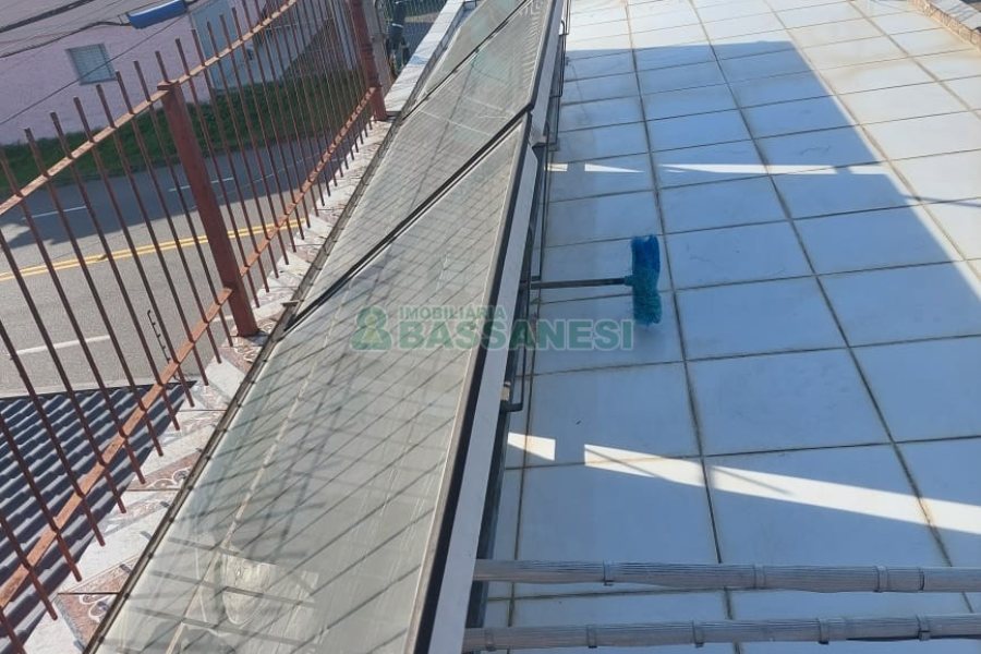 Casa com 256m², 5 dormitórios, 1 vaga, no bairro Esplanada em Caxias do Sul para Comprar