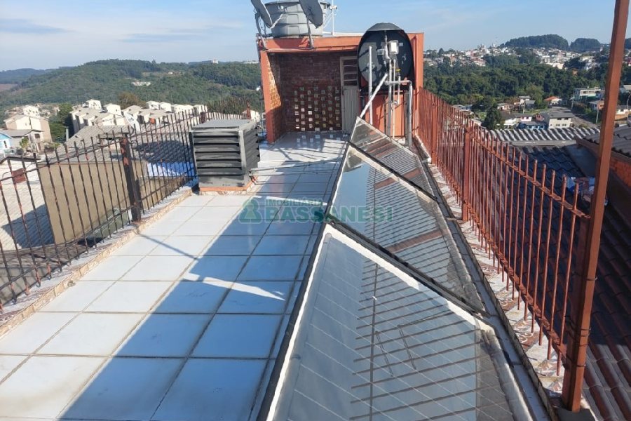 Casa com 256m², 5 dormitórios, 1 vaga, no bairro Esplanada em Caxias do Sul para Comprar