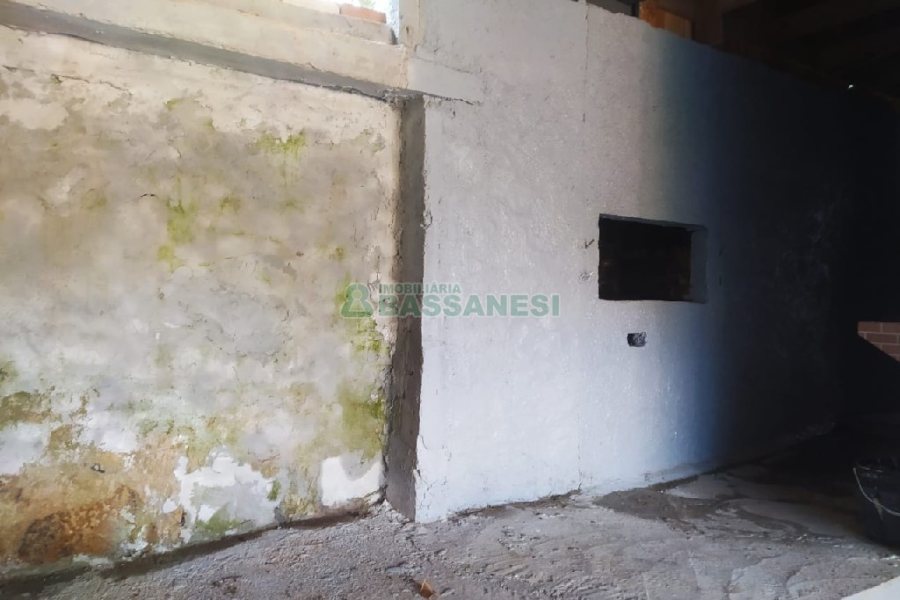 Casa com 60m², 2 dormitórios, 1 vaga, no bairro Rio Branco em Caxias do Sul para Comprar