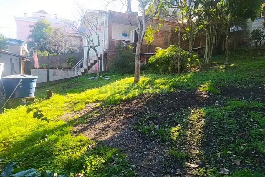 Casa com 60m², 2 dormitórios, 1 vaga, no bairro Rio Branco em Caxias do Sul para Comprar
