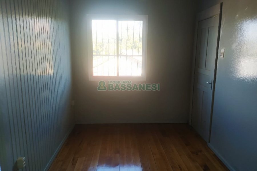 Casa com 60m², 2 dormitórios, 1 vaga, no bairro Rio Branco em Caxias do Sul para Comprar