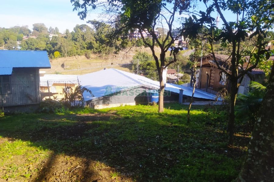 Casa com 60m², 2 dormitórios, 1 vaga, no bairro Rio Branco em Caxias do Sul para Comprar