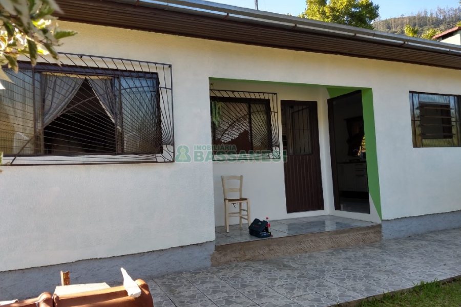 Casa, 3 dormitórios, 1 vaga, no bairro Vila Cristina em Caxias do Sul para Comprar