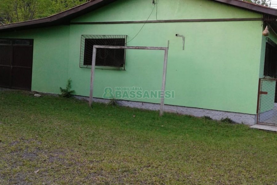 Casa, 3 dormitórios, 1 vaga, no bairro Vila Cristina em Caxias do Sul para Comprar