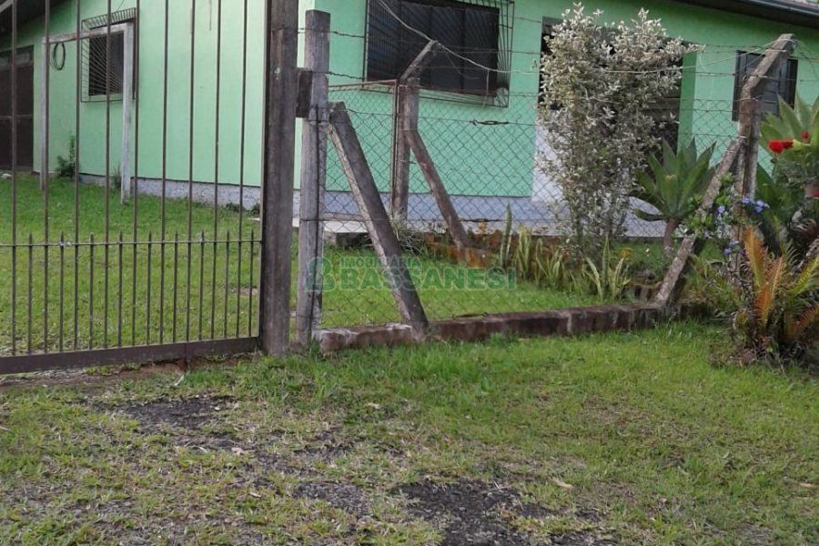 Casa, 3 dormitórios, 1 vaga, no bairro Vila Cristina em Caxias do Sul para Comprar
